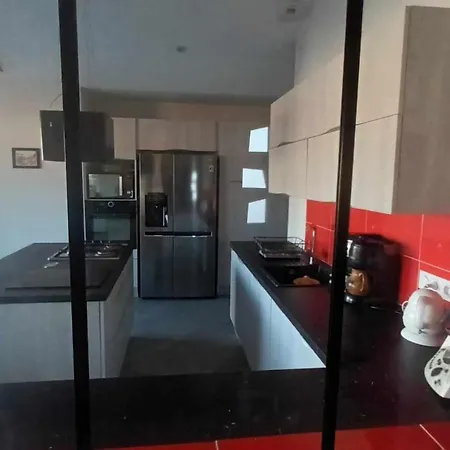 Douillette, Calme, Lit Queen Size Wifi Homestay *