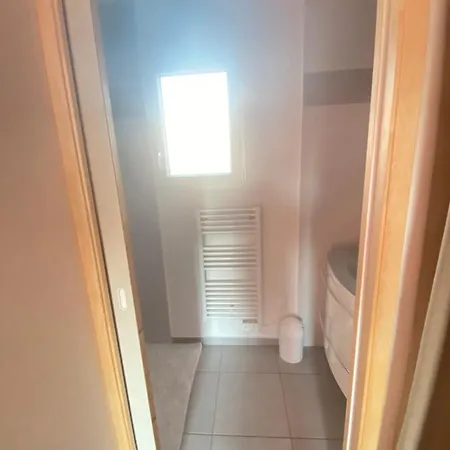 منزل للإقامة Douillette, Calme, Lit Queen Size Wifi *