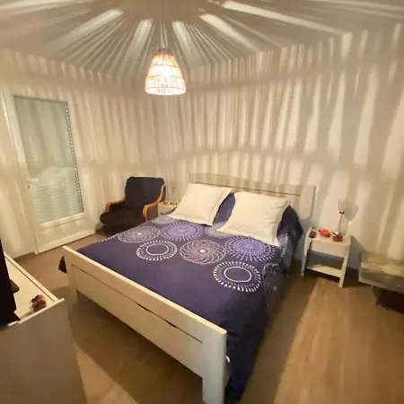 Douillette, Calme, Lit Queen Size Wifi Homestay Avrille (Vendee)