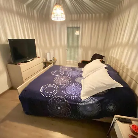 Douillette, Calme, Lit Queen Size Wifi Homestay *
