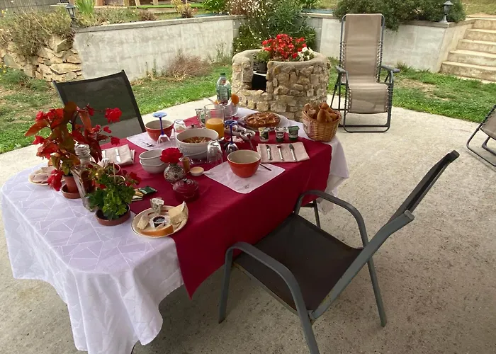 Douillette, Calme, Lit Queen Size Wifi Δωμάτια σε οικογενειακή κατοικία Avrillé